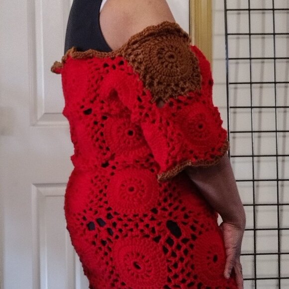 Red and Cinnamon Brown circular pattern dress - Picture 4 of 6